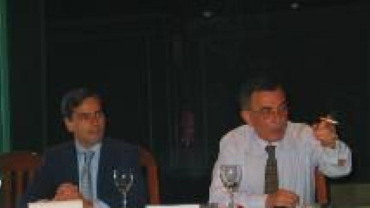 A la derecha, Manuel Martínez, director de Calidad y Medio Ambiente de Azucarera Ebro