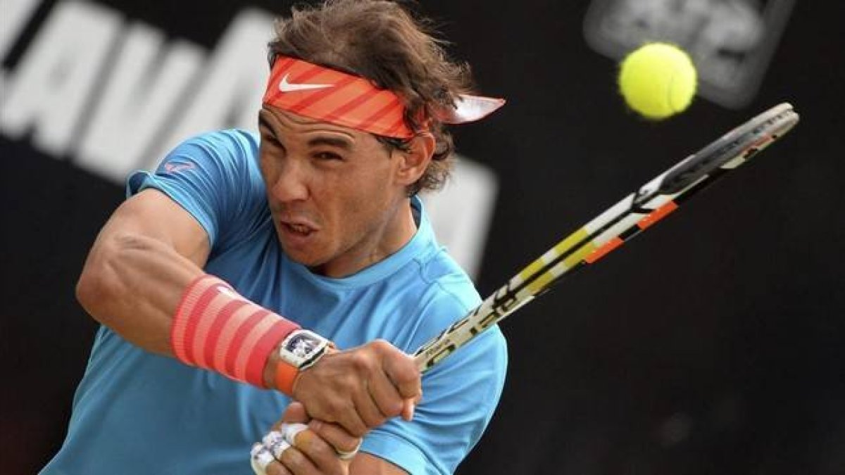 Nadal ejecuta un golpe en su partido ante Baghdatis.