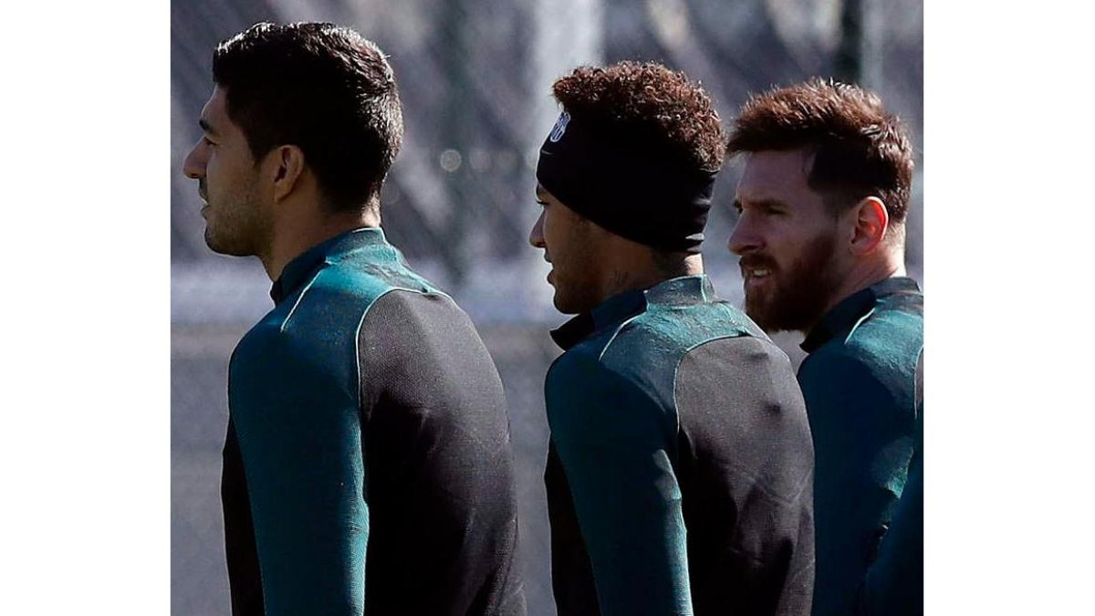 Luis Suárez, Neymar y Leo Messi creen en la remontada. ESTÉVEZ