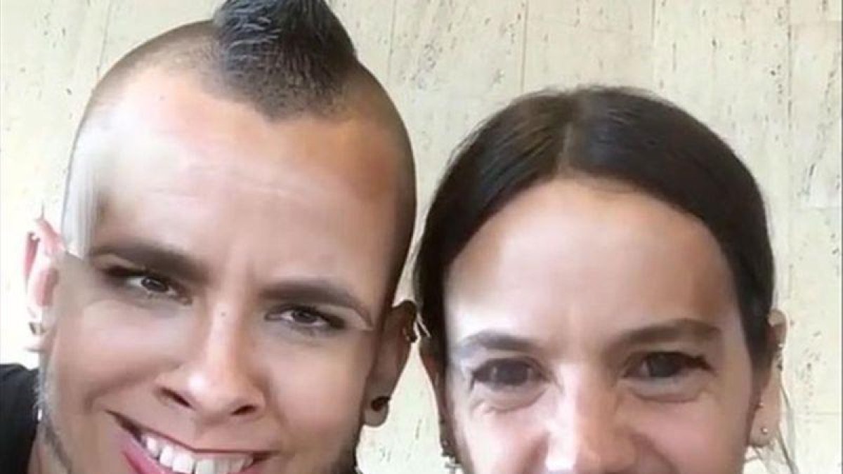 Cristina Pedroche y David Muñoz se intercambian las caras en un vídeo subido a Instagram.