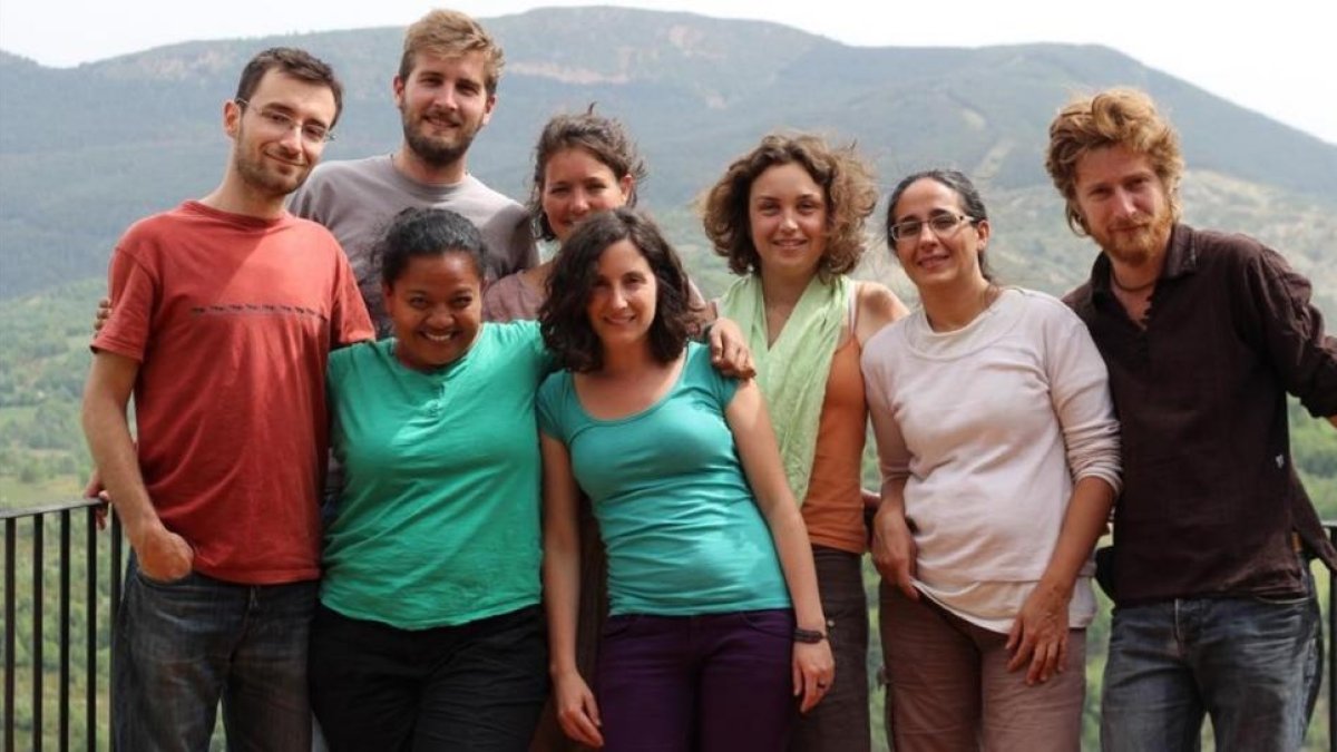 Parte del equipo de la investigadora del ICTA Victoria Reyes (segunda por la izquierda) en el proyecto sobre gestión del conocimiento en las sociedades indígenas.
