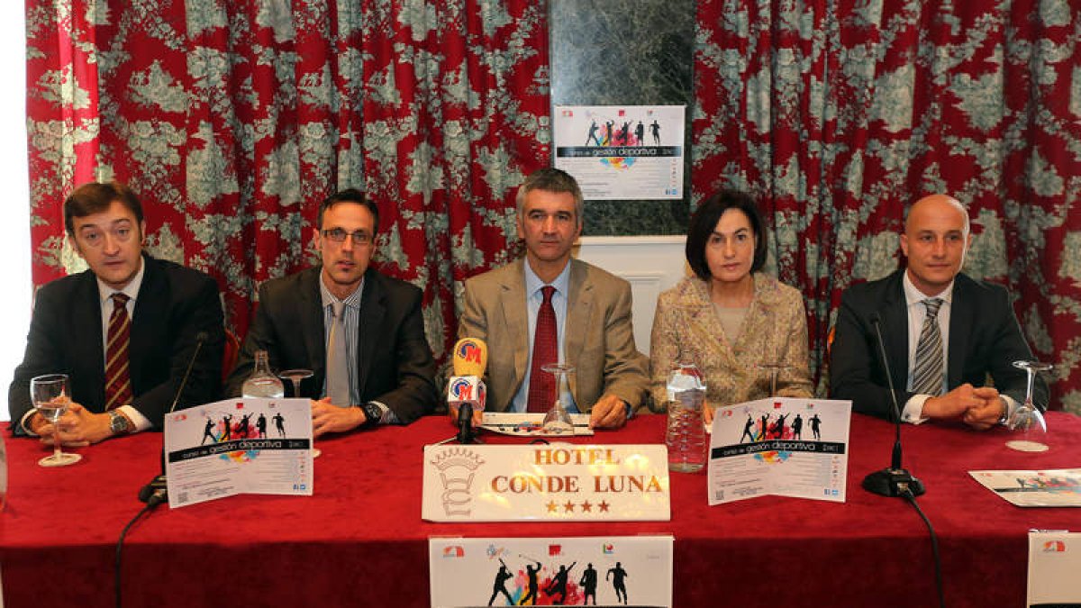 Los promotores del curso, ayer en la presentación.