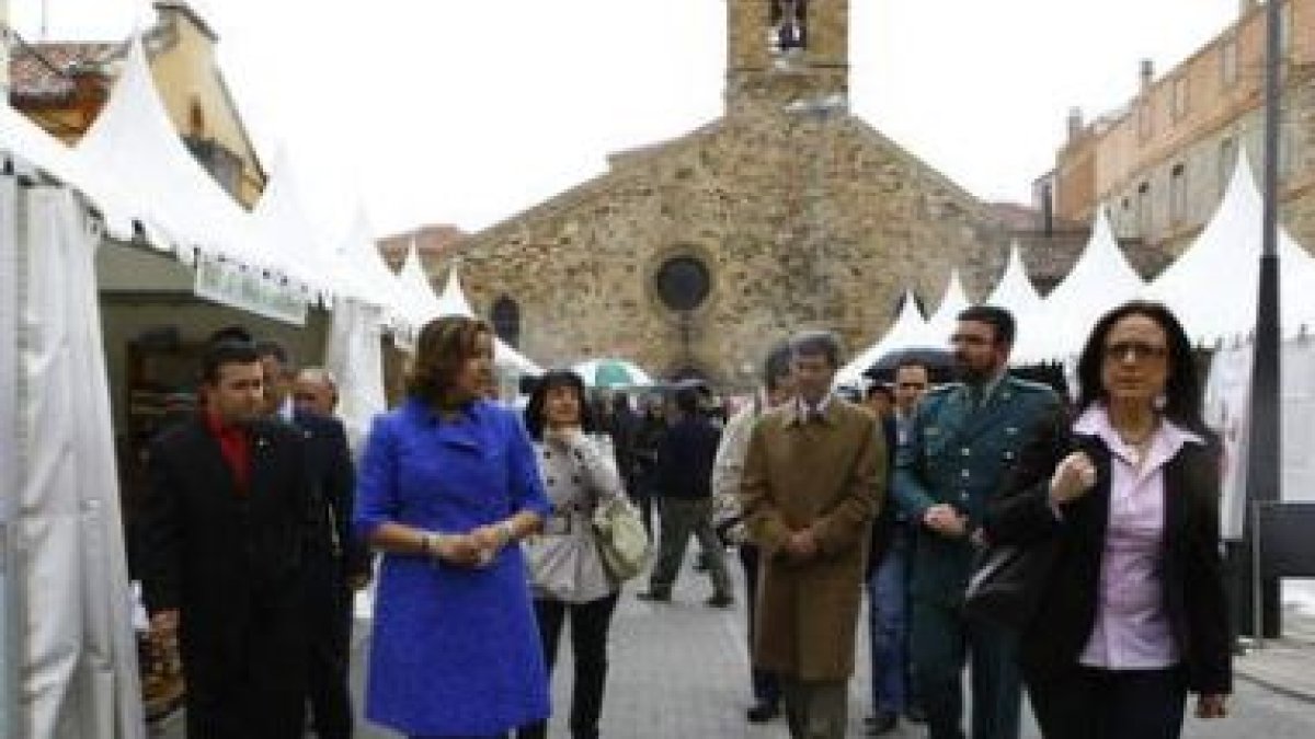 Autoridades y directivos de Asemac recorren el recinto ferial