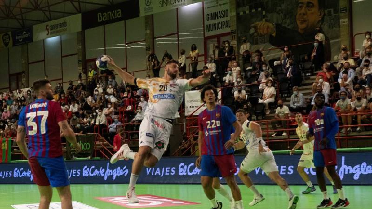 El equipo ademarista puso contra las cuerdas al todopoderoso Barcelona. ROMÁN G. AGUILERA