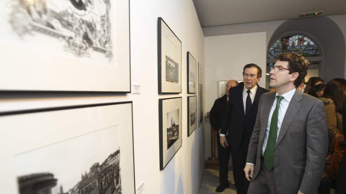 Mañueco, ayer, en la inauguración de la exposición.