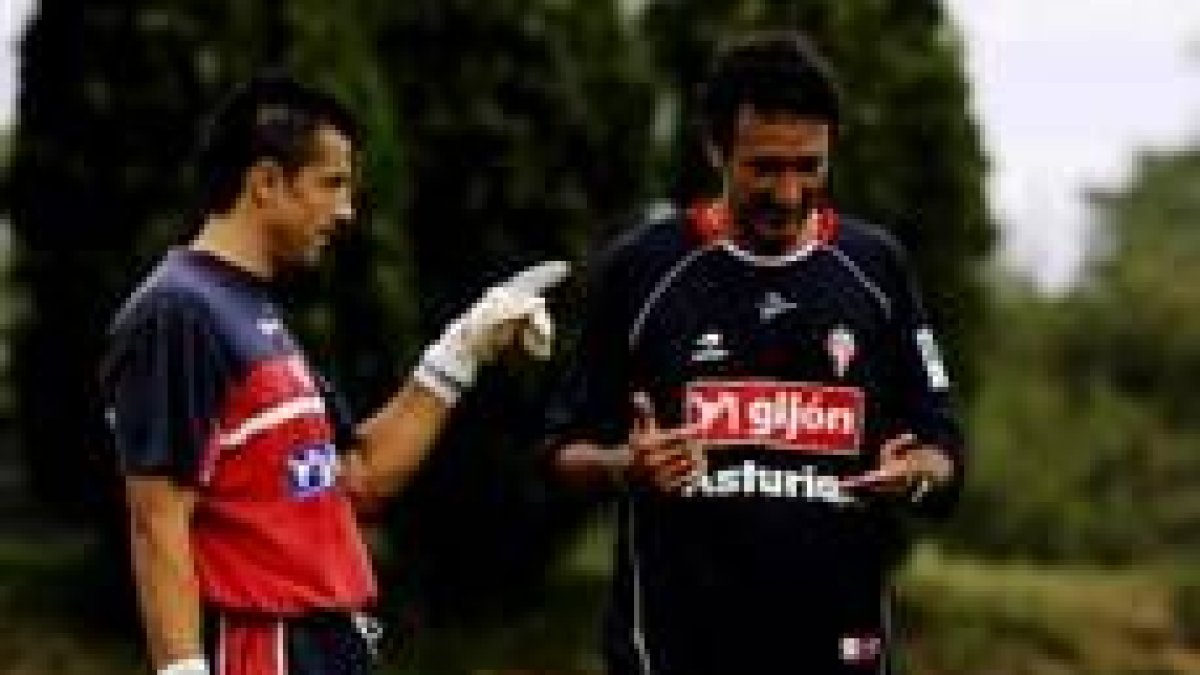 Isidro fue portero de la Deportiva y ahora está en el bando contrario