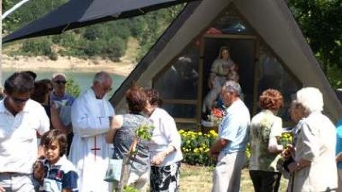 Los descendientes y antiguos vecinos de Lodares celebraron la romería de la Divina Pastora.