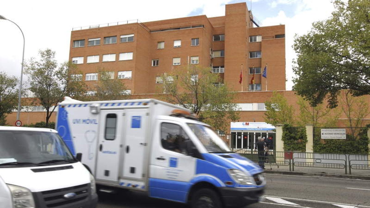 Vista del hospital Carlos III de Madrid, donde está ingresada Teresa Romero.