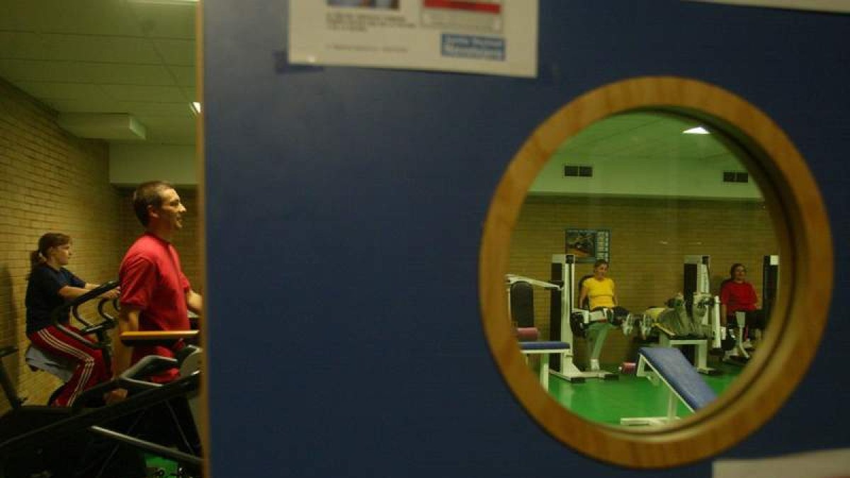 El polideportivo de Nava es uno de los locales a solicitar.