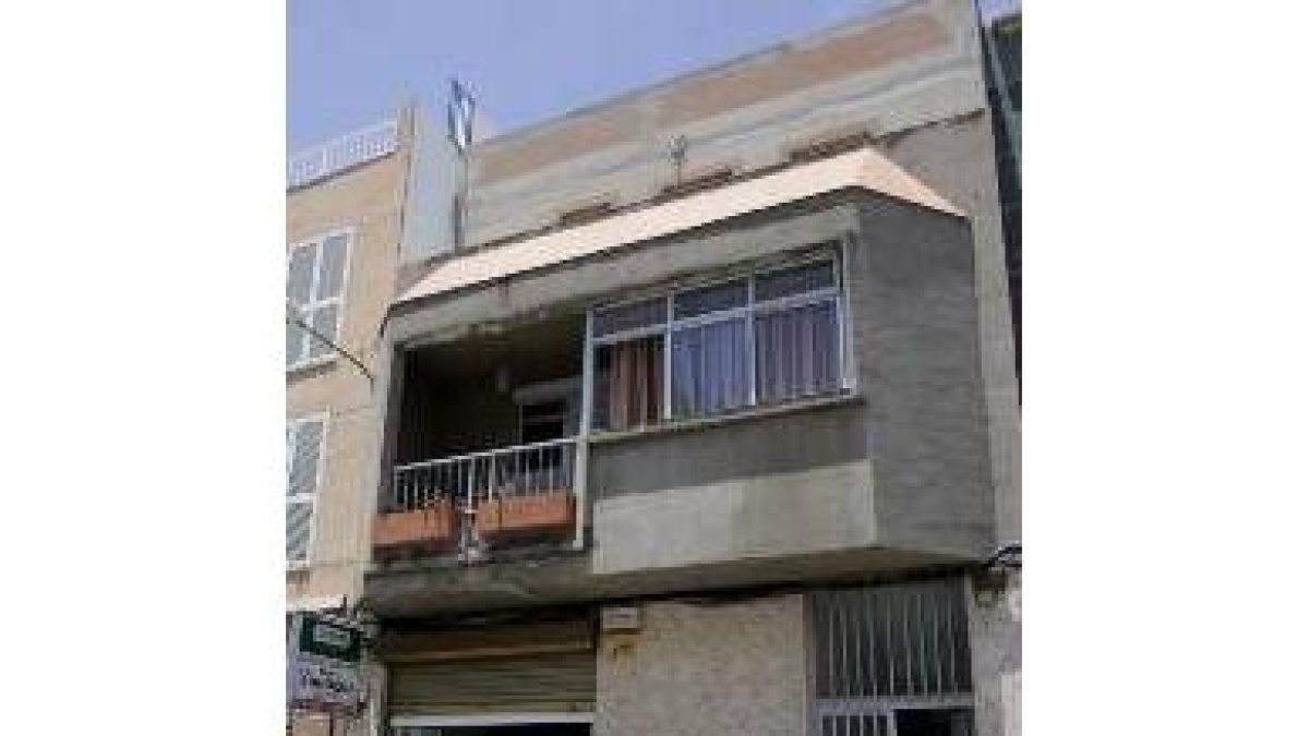 Vista exterior del piso de acogida de menores, donde tuvo lugar la pelea
