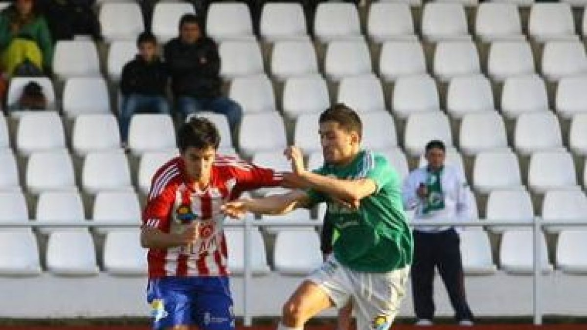 Lago falla en el minuto 64 un penalti cometido por Kuny sobre Víctor Vega.