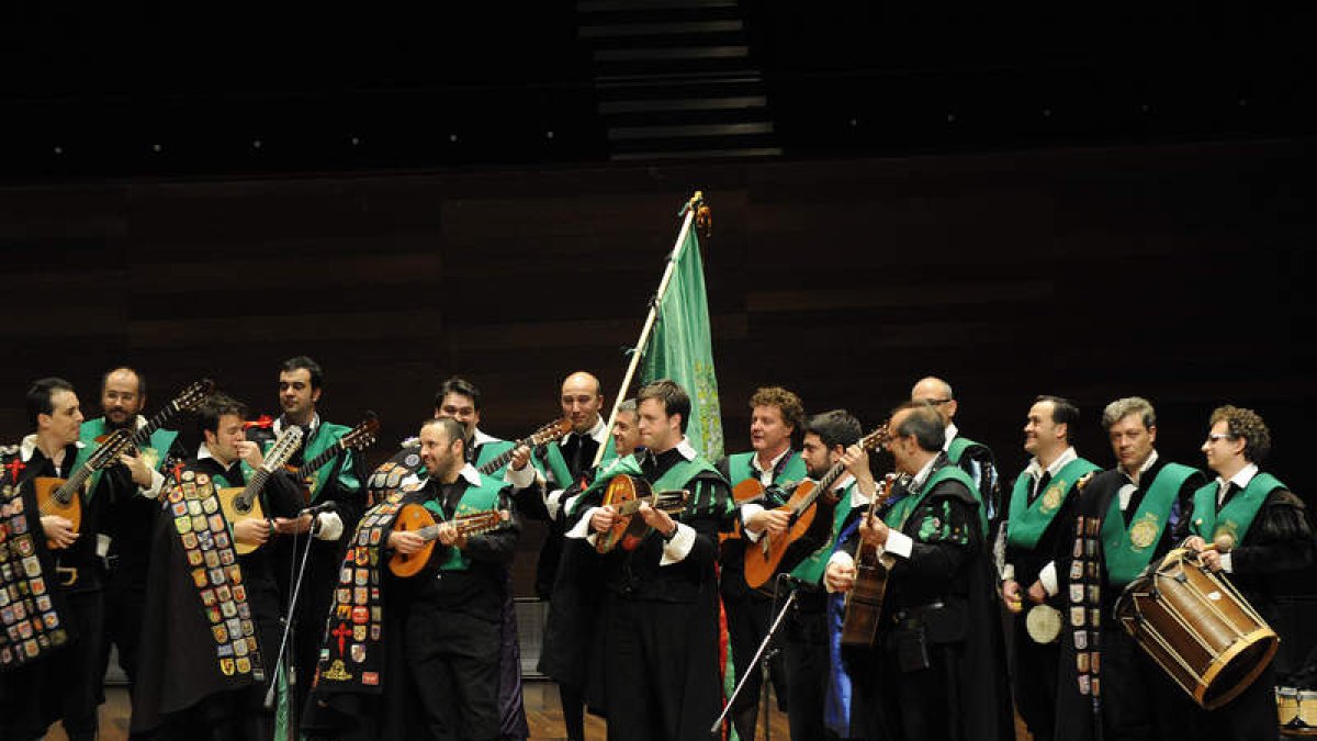 Actuación ayer de las tunas en el Auditorio.