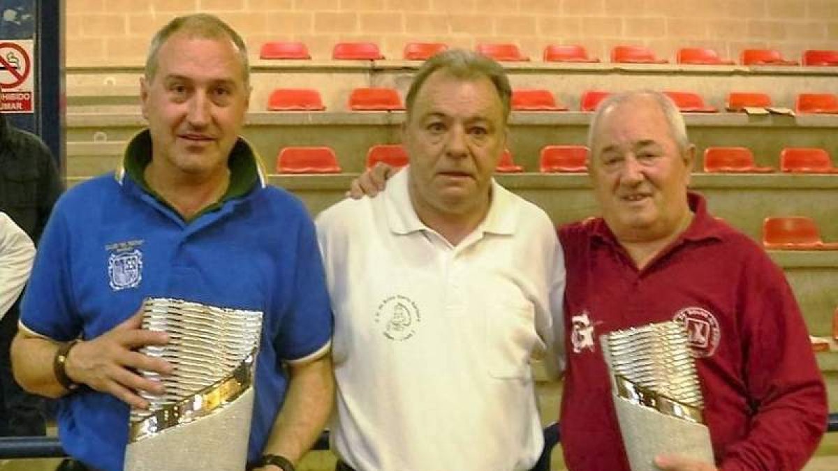 Holguín y Llamazares junto a Gutiérrez. P.C.
