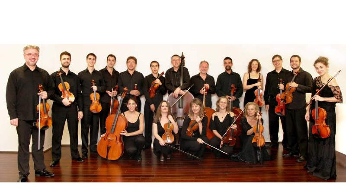 Los integrantes de la Ensemble de Cuerdas de la Orquesta Sinfónica de Castilla y León. DL