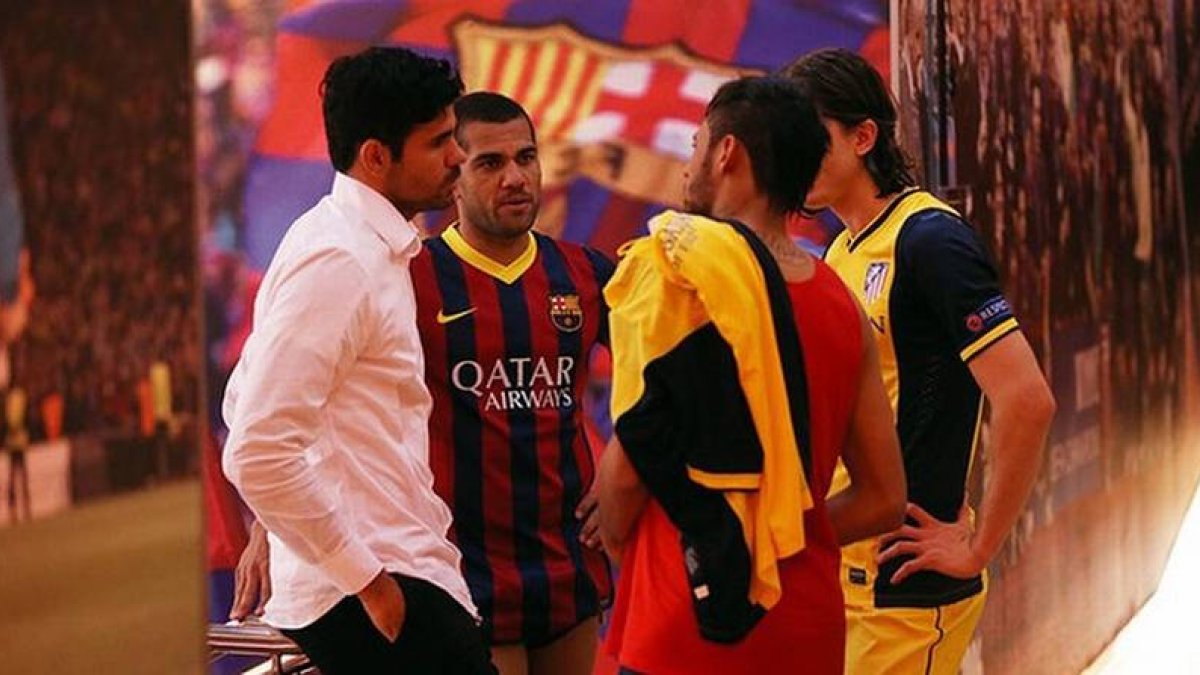 Diego Costa, Dani Alves, Neymar y Filipe Luis, al término del partido.