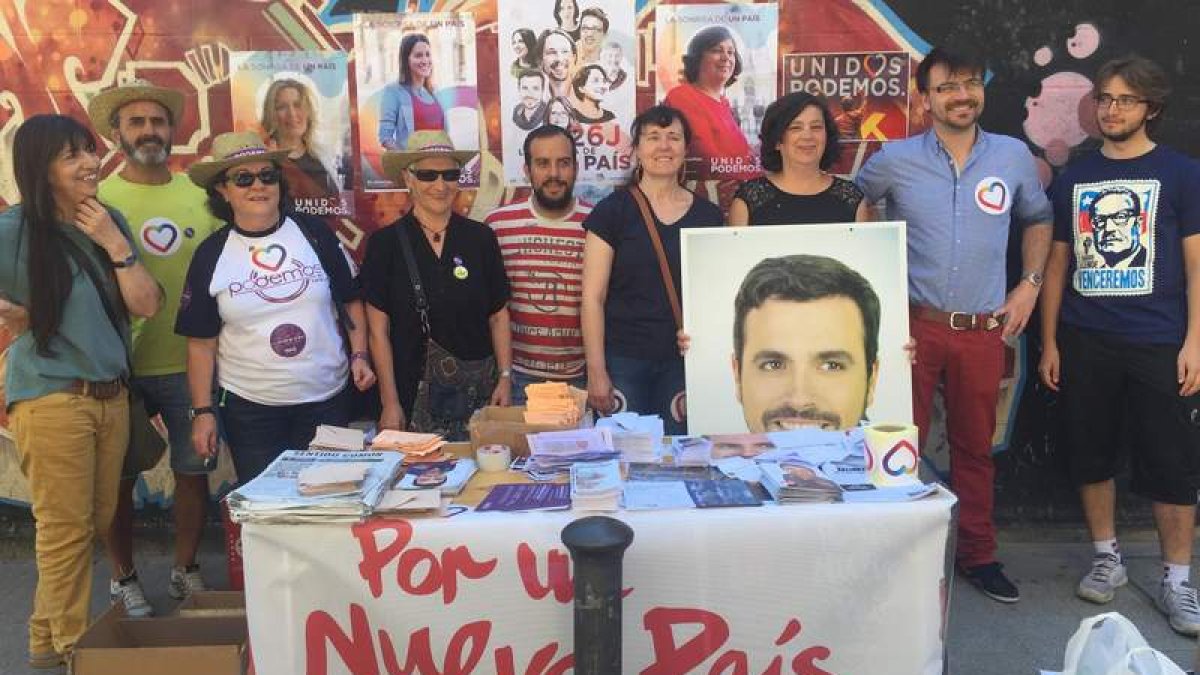 Bermejo, junto a otros miembros de Unidos Podemos. A.V.