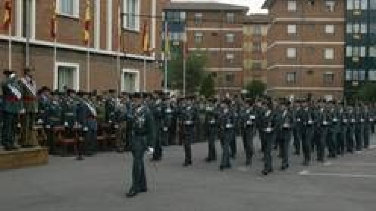 Imagen de un desfile de la Guardia Civil en el acuartelamiento de Fernández Ladreda