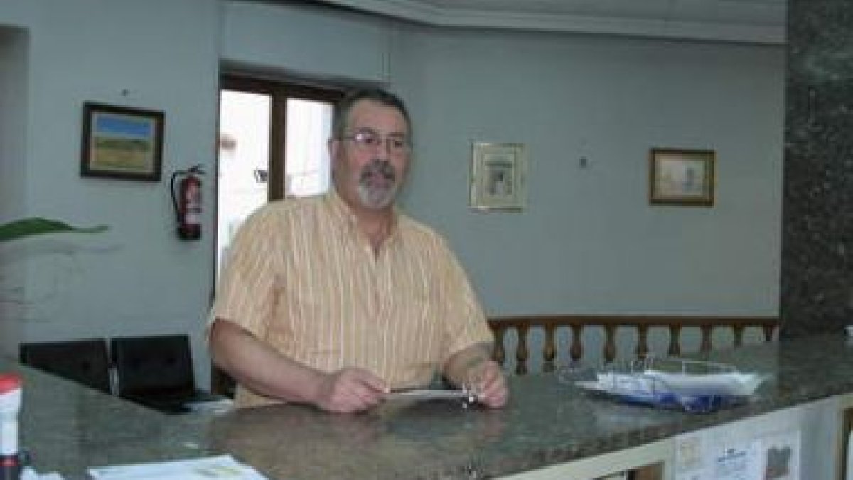 Mauricio Rubio, en el momento de presentar ante el Registro su renuncia al acta de concejal