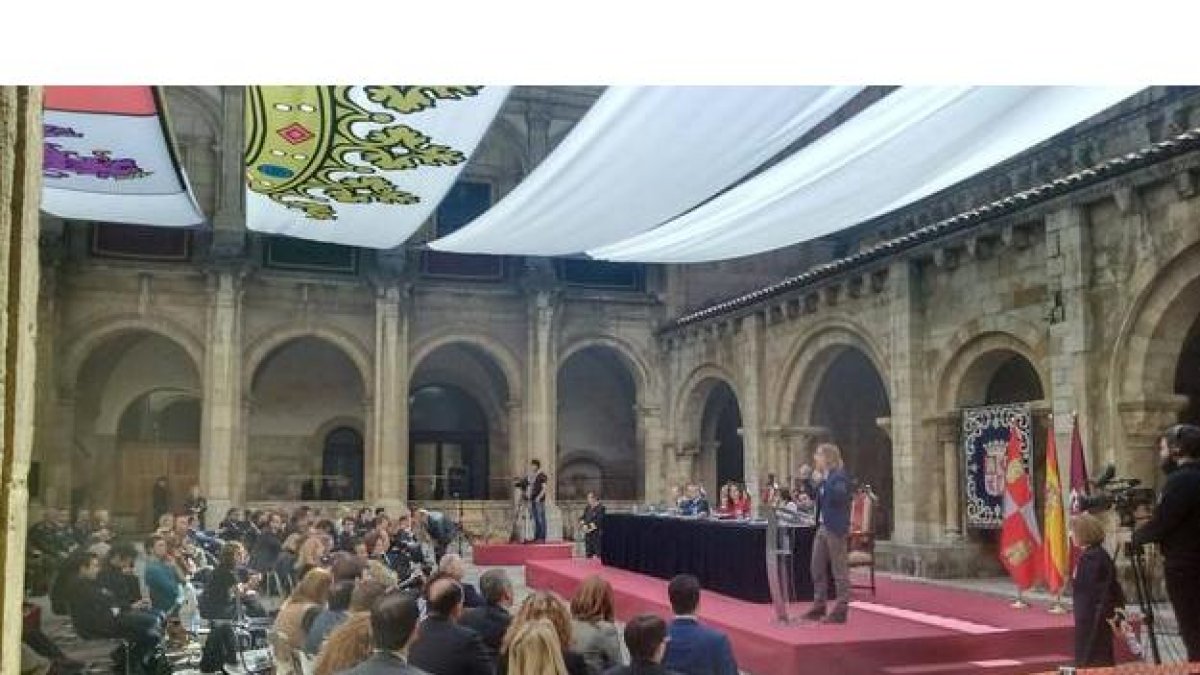 El procurador de Podemos en su intervención ante las Cortes de Castilla y León reunidas en San Isidoro