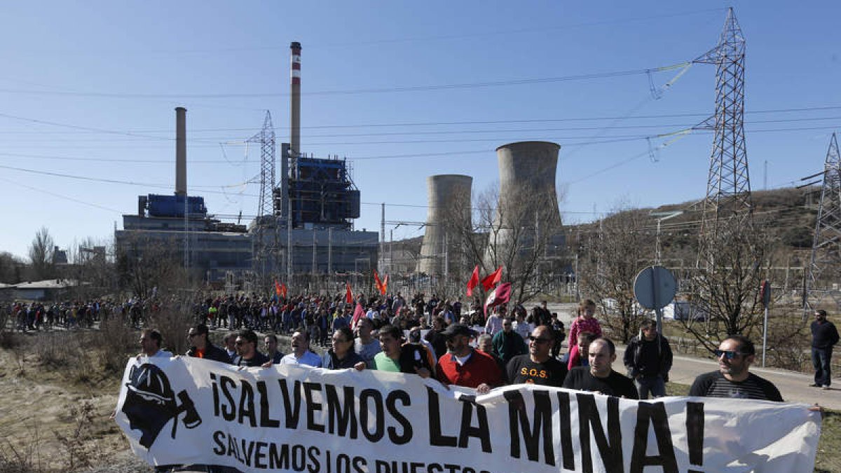 Esta semana se cumplen dos años del fin de la minería. En la imagen, protesta en la Robla. JESÚS F. SALVADORES