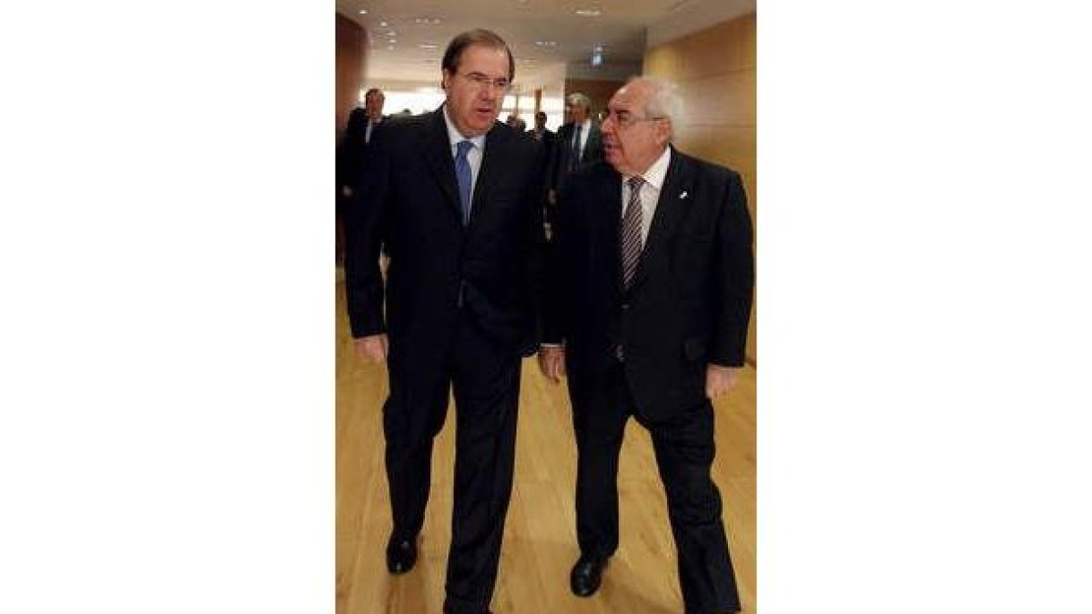 Juan Vicente Herrera departió con Areces.