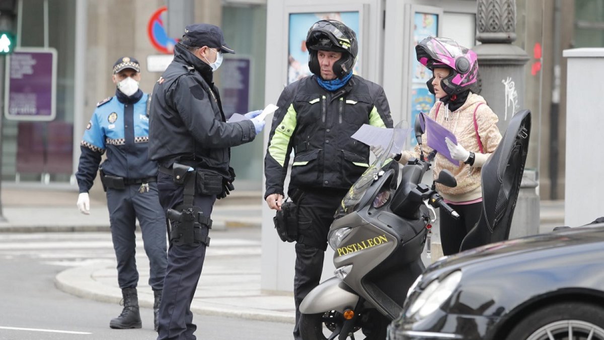 Control de desplazamientos de la policía en la capital. RAMIRO