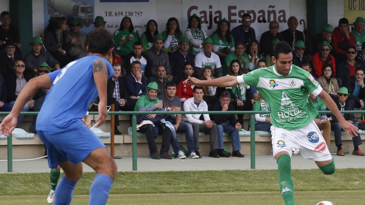 Roberto Puente, a la derecha, no jugará frente al Logroñés.