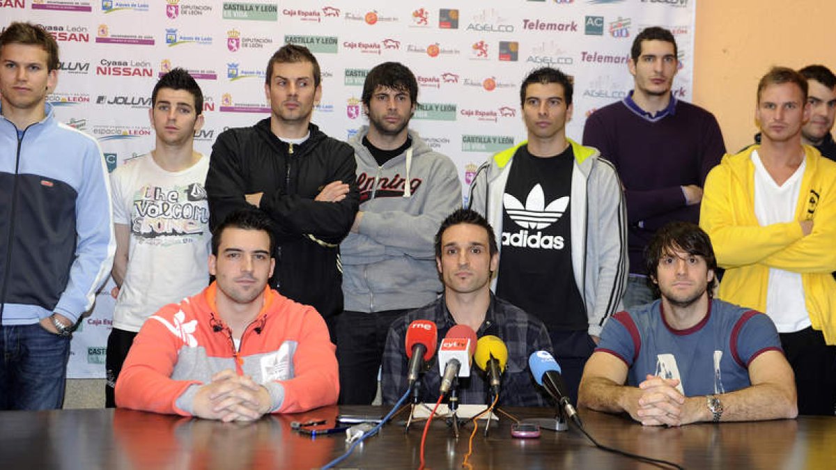 Los tres capitanes volverán a sentarse hoy en una mesa con la directiva ademarista.