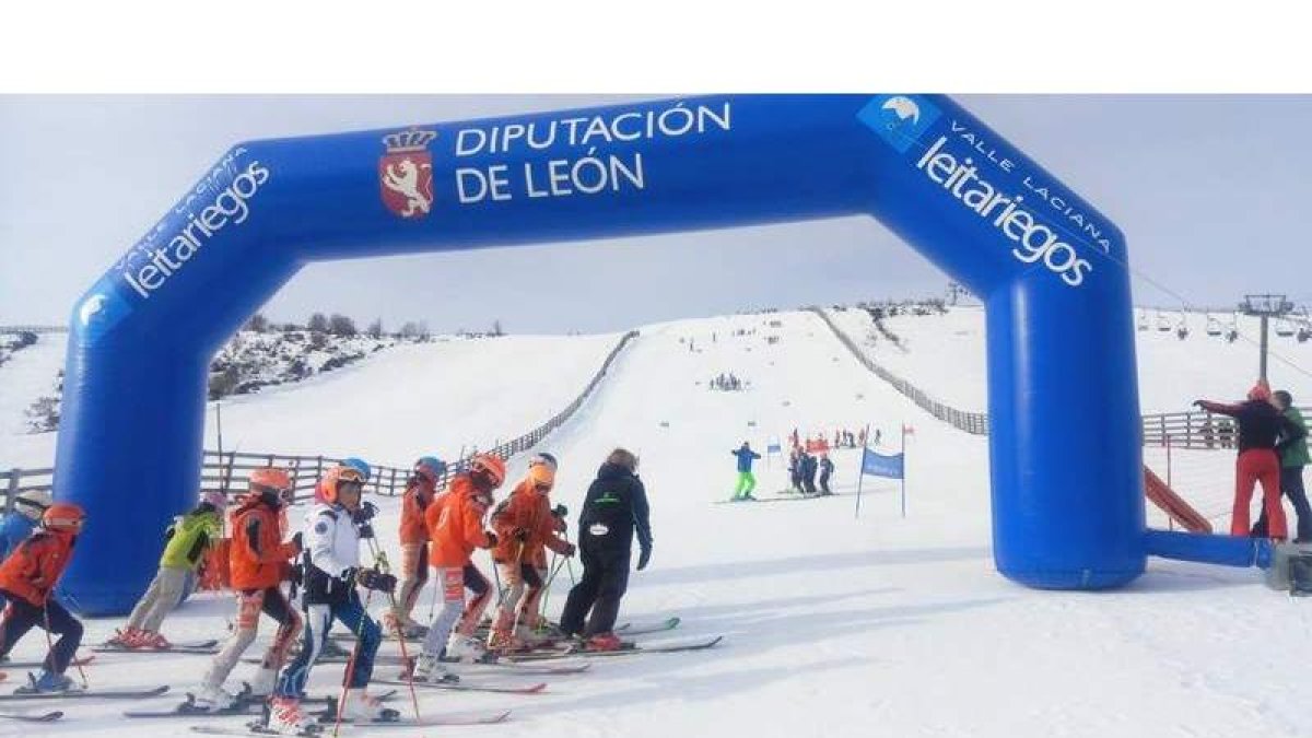 El Campeonato Autonómico de esquí en las categorías de gorriones y alevines contó con una destacada presencia de participantes y protagonismo leonés. DL
