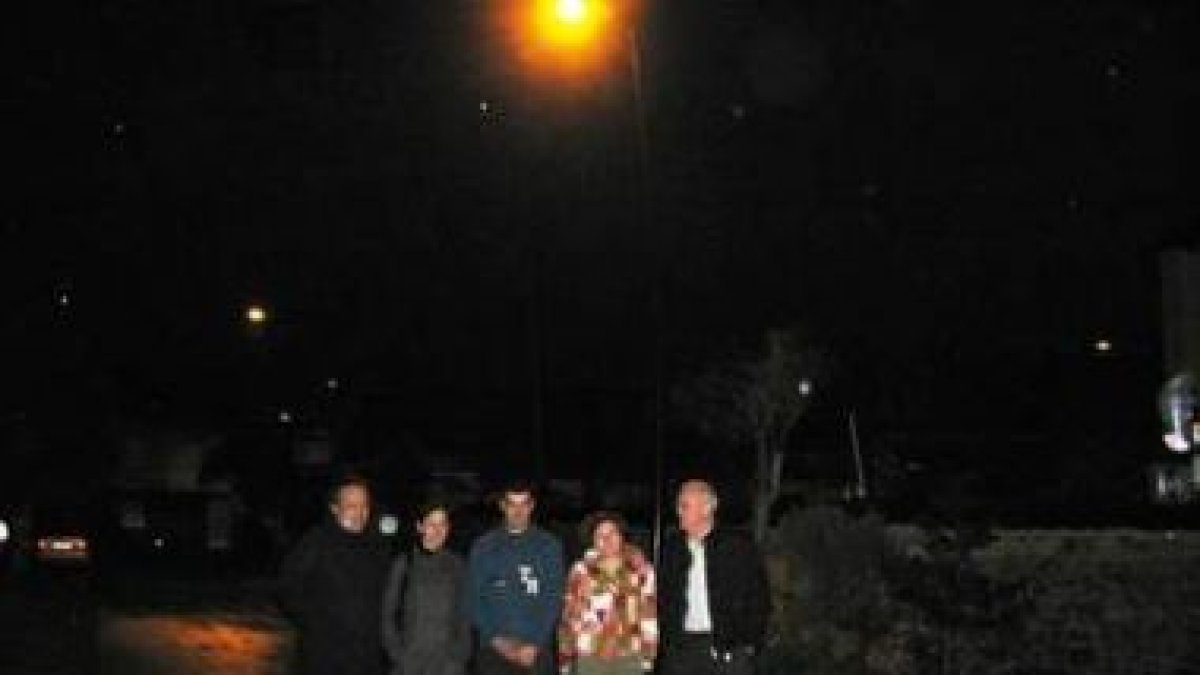 San Esteban estrenó el nuevo alumbrado caída la noche.