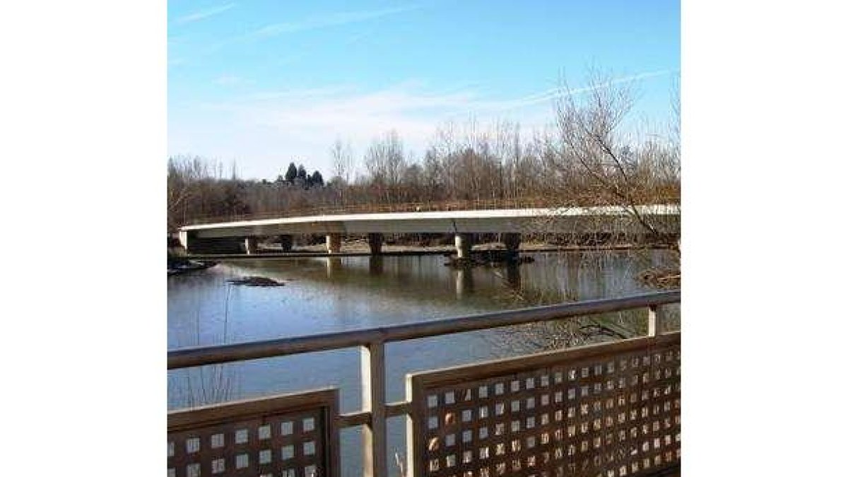 Imagen del nuevo puente hacia el Socuello.