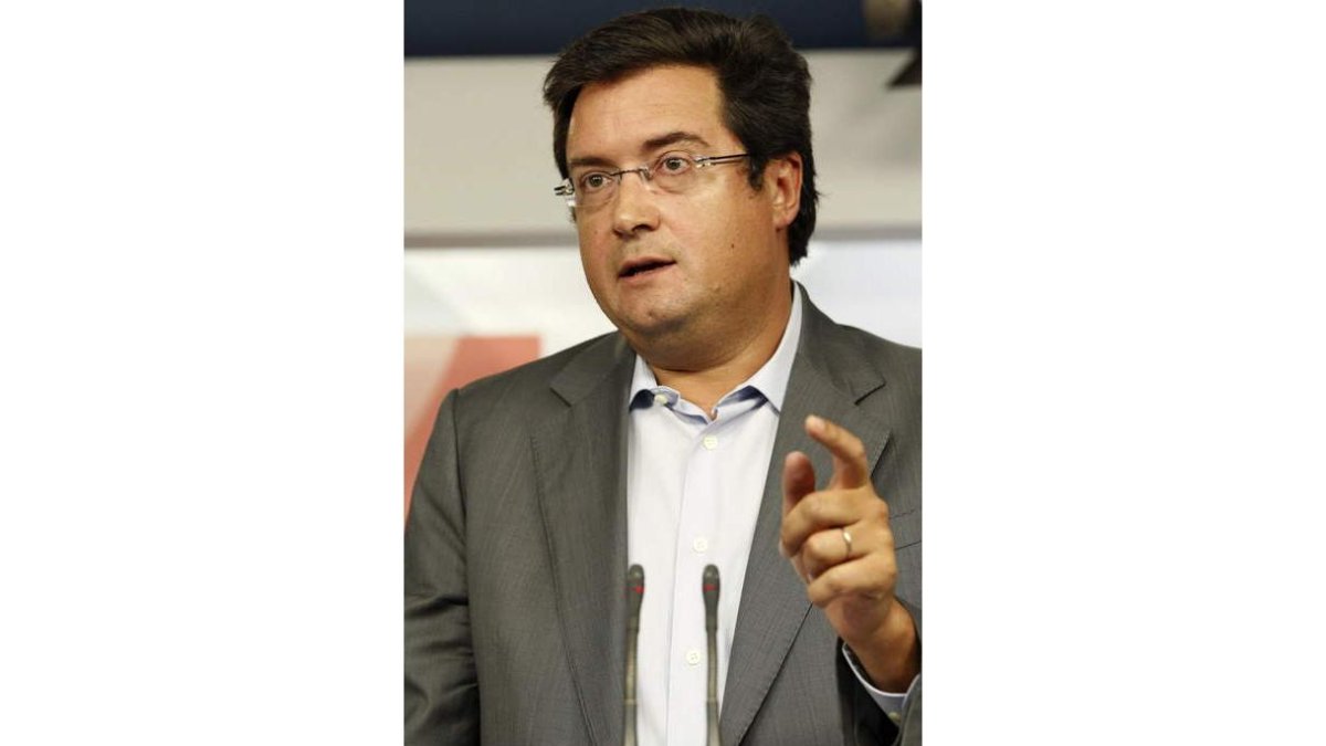 Óscar López, durante la rueda de prensa de ayer.