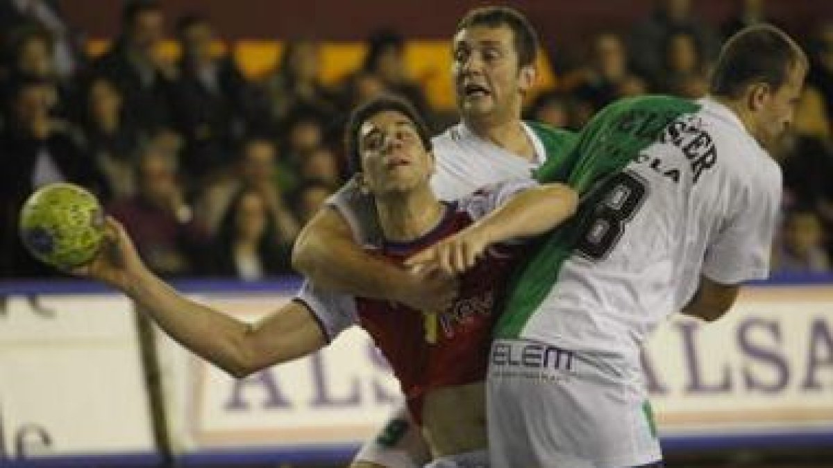 El canterano Iosu Goñi dispuso ayer de bastantes minutos en el lateral y cumplió bien.