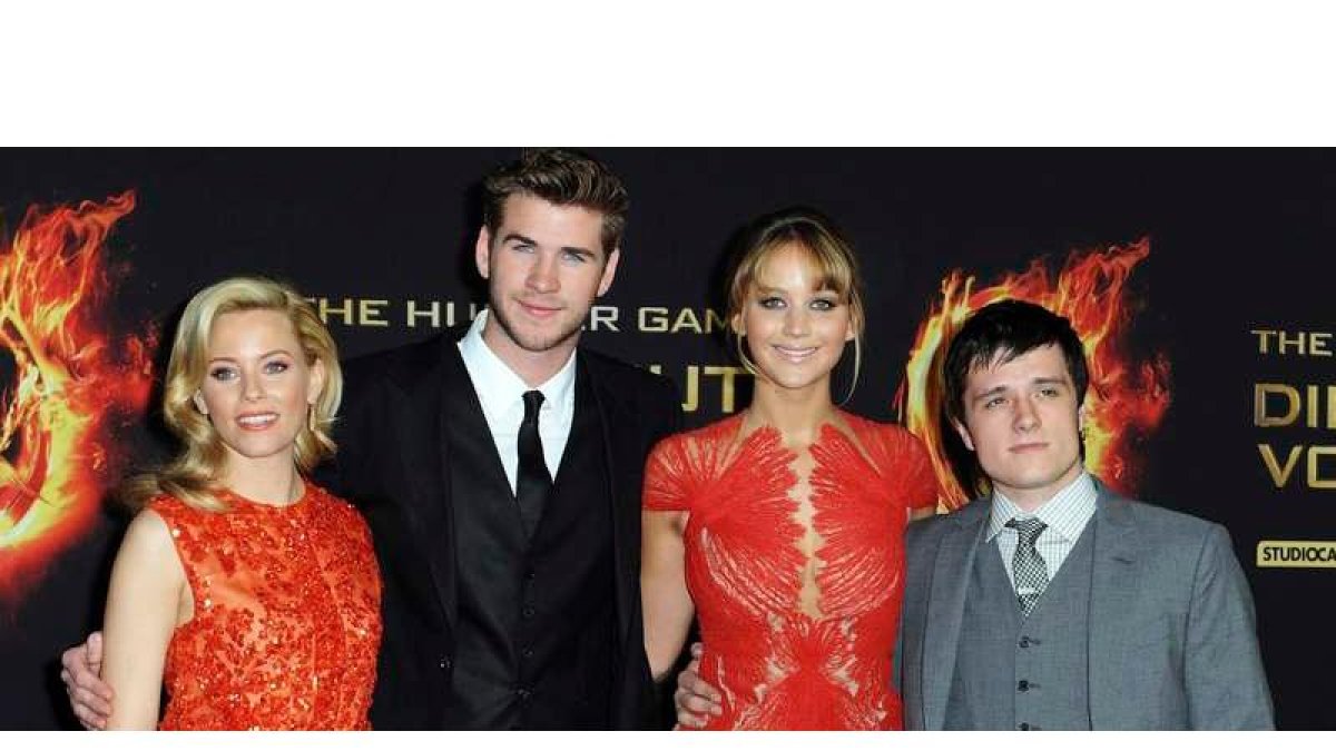 Elizabeth Banks, Liam Hemsworth, Jennifer Lawrence y Josh Hutcherson protagonizan la cinta.