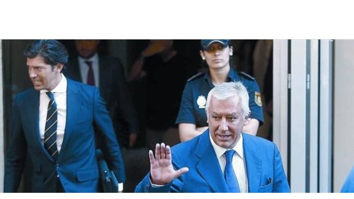 Javier Arenas, tras finalizar su declaración ante el juez Pablo Ruz.