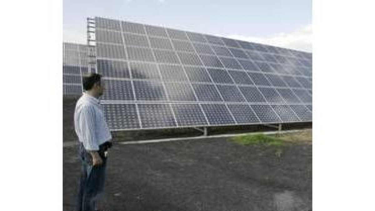 la luz que incide en los paneles