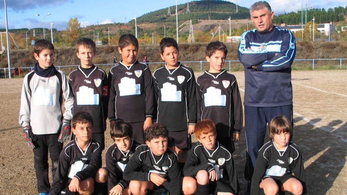 Formación del equipo de La Morenica B que milita en la categoría alevín.