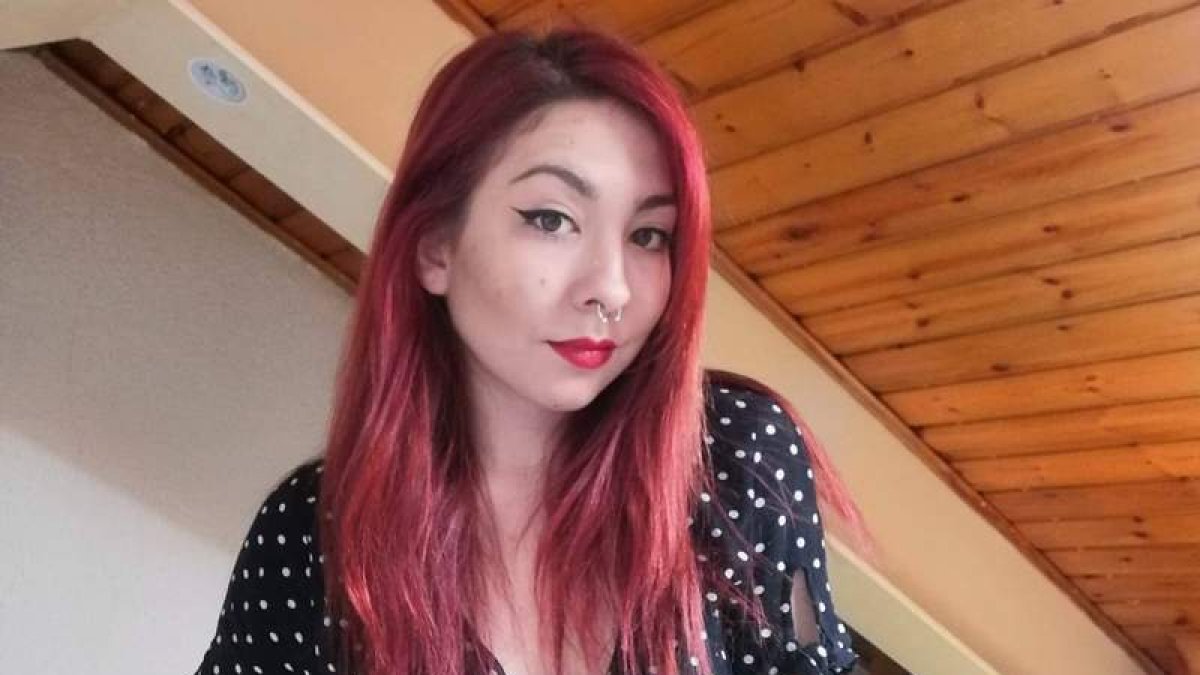 Sara ha «enganchado un trabajo con otro».