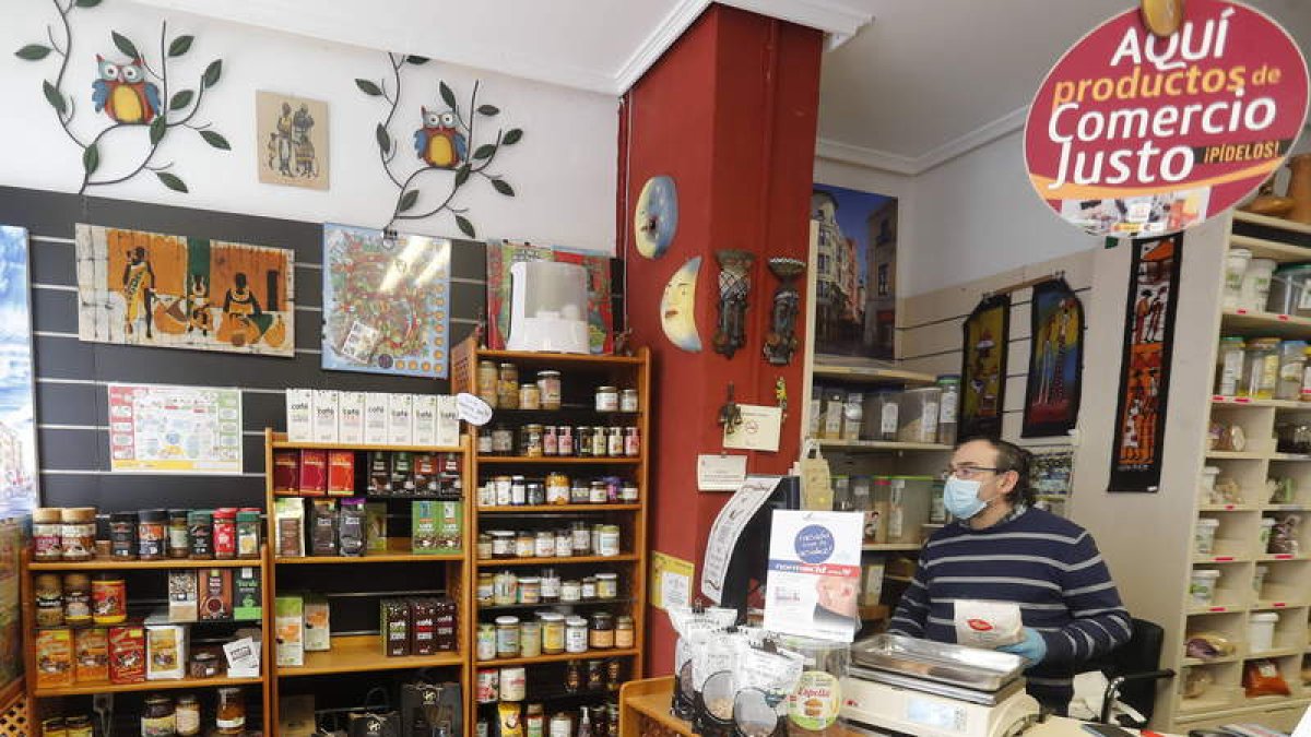 Equitanea es una de las tiendas de la capital leonesa que apuesta por productos de comercio justo.