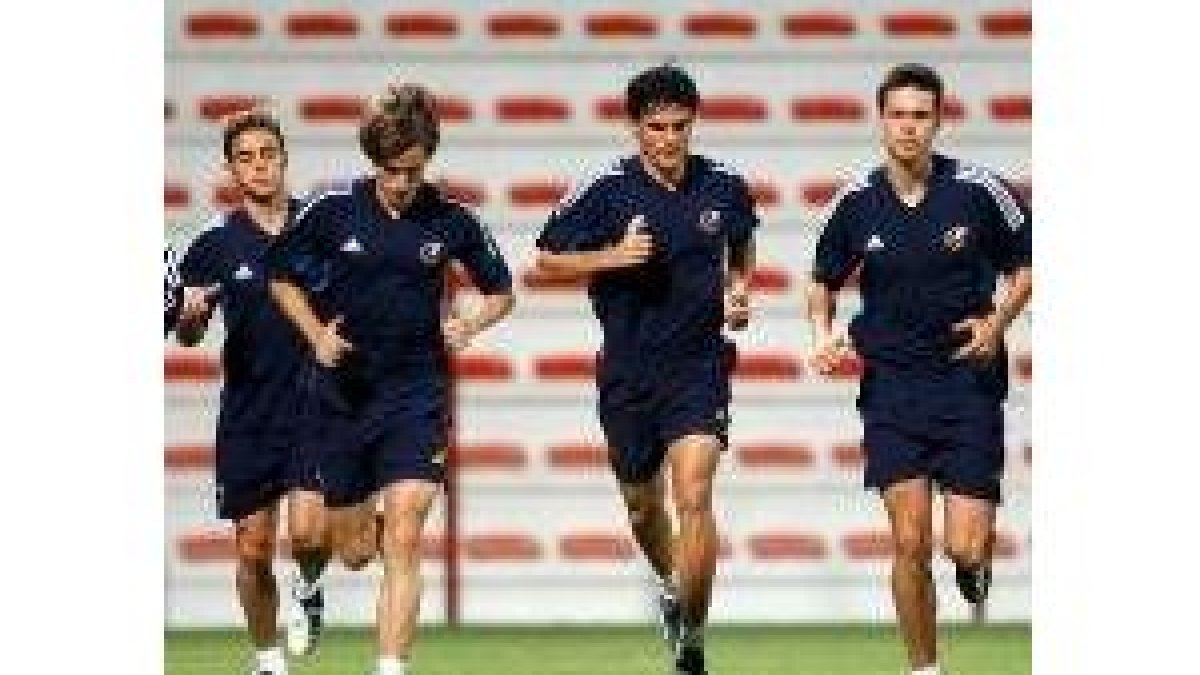 La selección entrena antes de viajar hacia Dubai para jugar la semifinal