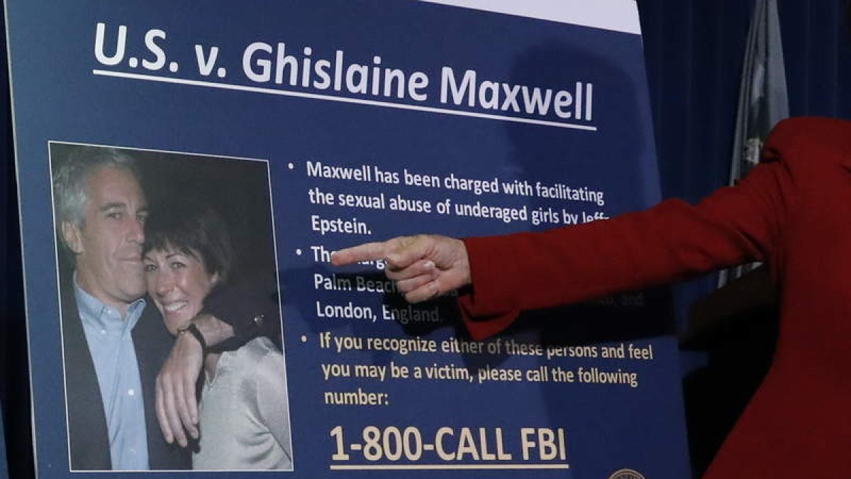 Cartel del Estado contra Maxwell, detenida la semana pasada. JASON SZENES