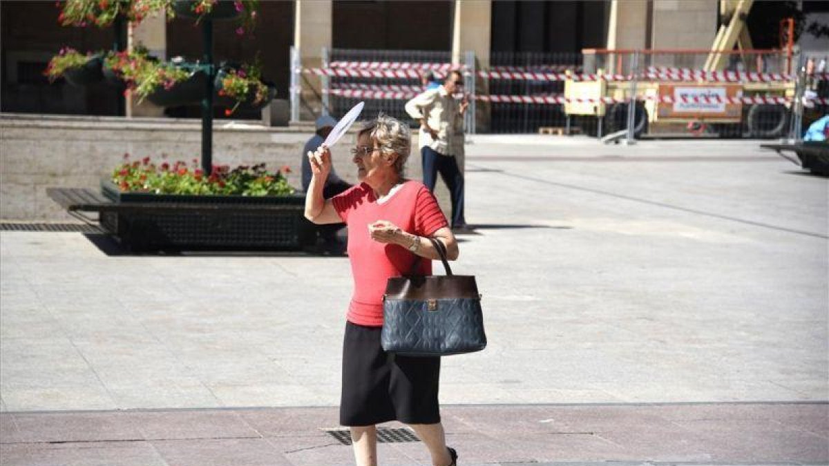 El termómetro dará hoy un respiro en ciudades como Zaragoza tras unos días de intenso calor.,