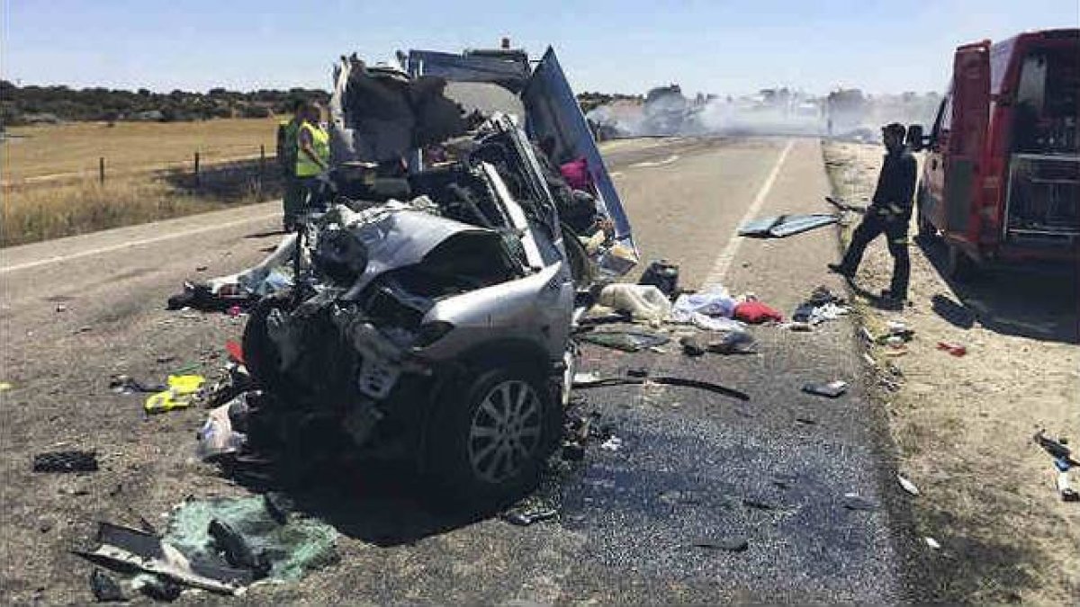 Escenario de un accidente en la carretera nacional 122 a su paso por Cerezal de Aliste (Zamora).