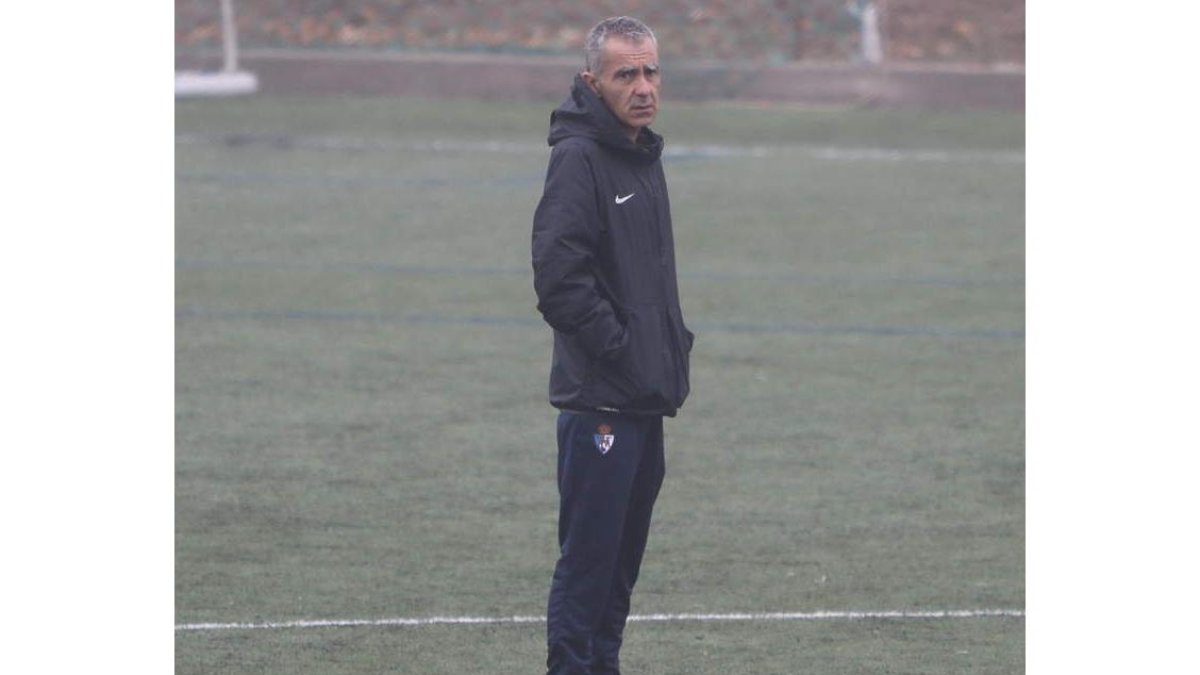 Carlos Terrazas elogió el trabajo de cantera que está llevando a cabo la Ponferradina. L. DE LA MATA