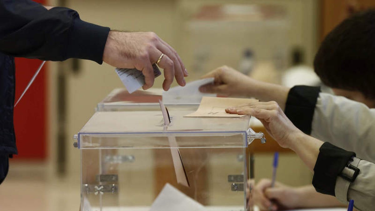 Cómo librarse de una mesa electoral el 10N en León