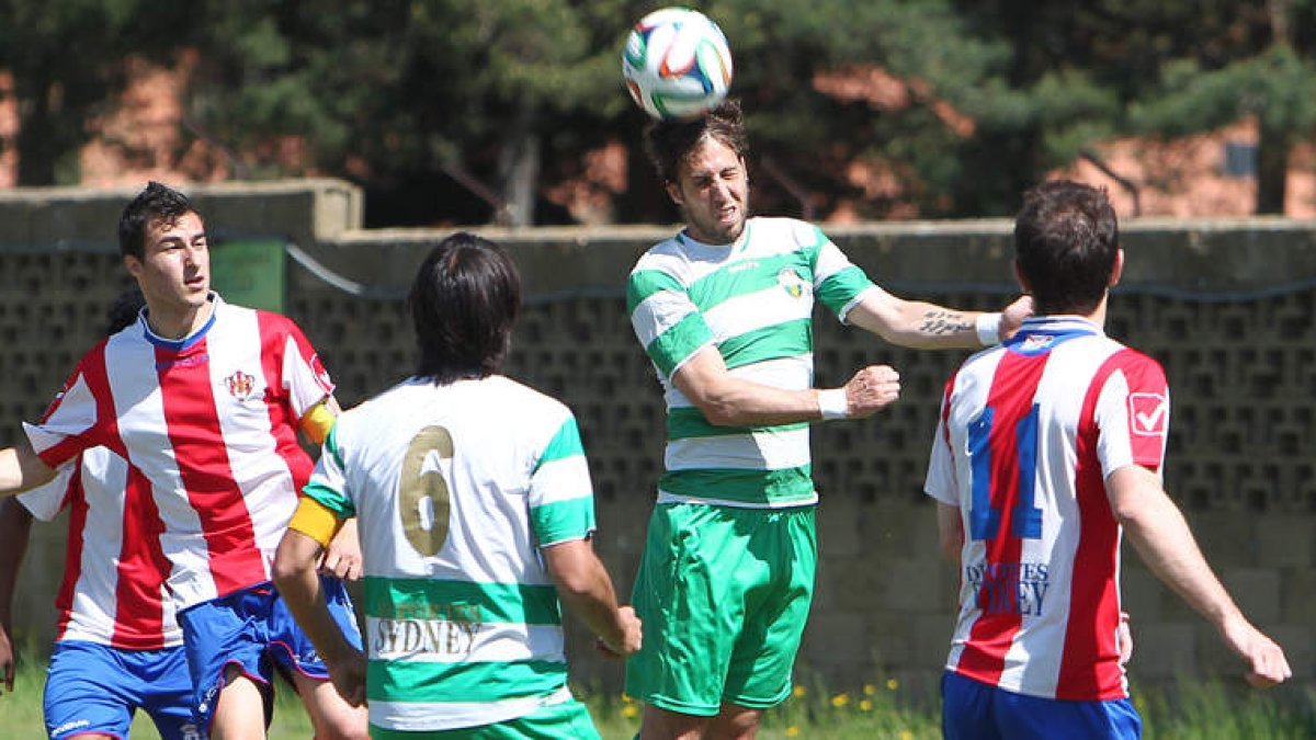 El Atlético Bembibre sigue en la lucha por el ascenso.