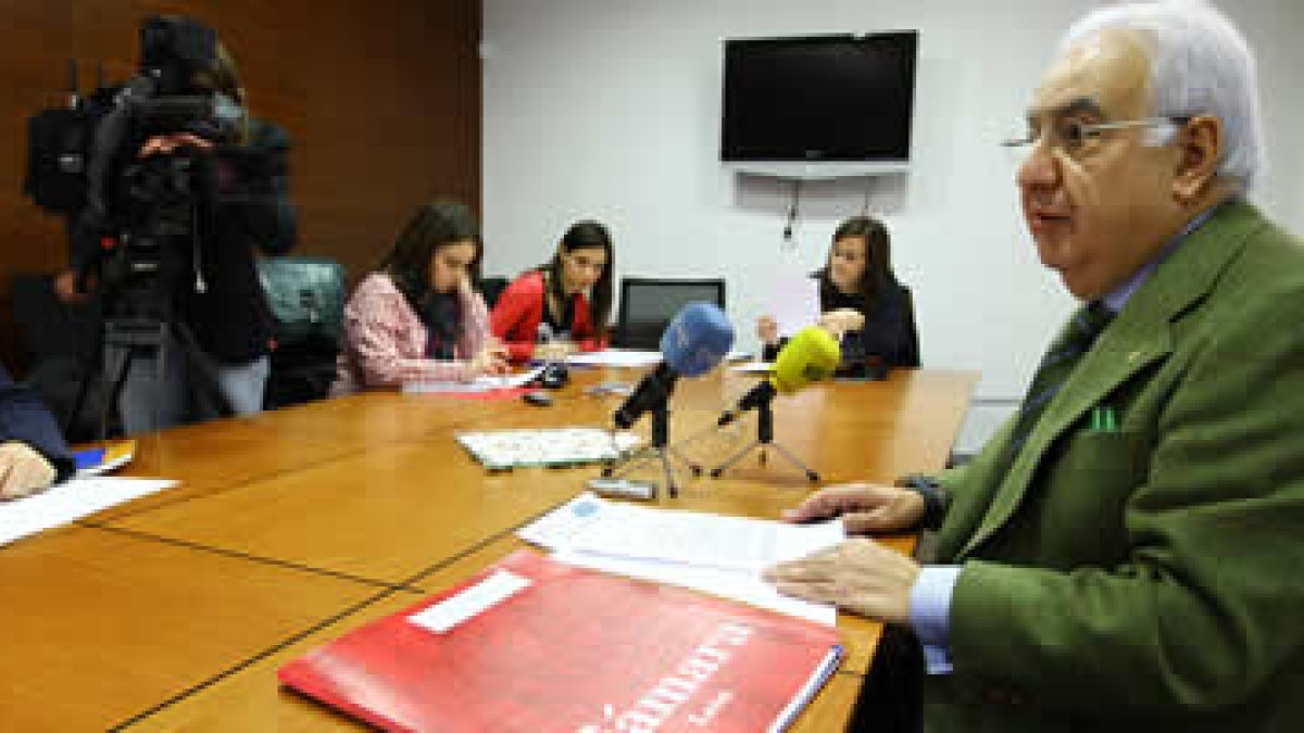 Pablo San José ofreció los datos de comercio exterior leonés del año 2010.