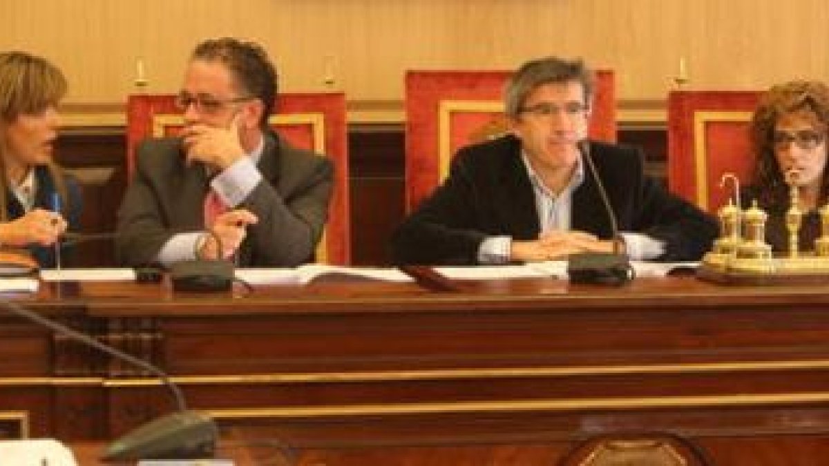 Gema Cabezas, Javier Chamorro, Francisco Fernández y Natalia Rodríguez Picallo, durante la sesión pl