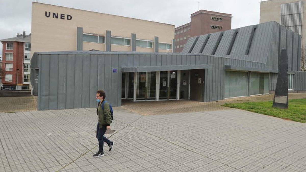 La Uned de Ponferrada está en la avenida de Astorga. L. DE LA MATA