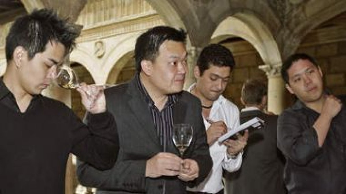 Importadores de vino de León en la misión inversa celebrada ayer en San Marcos.